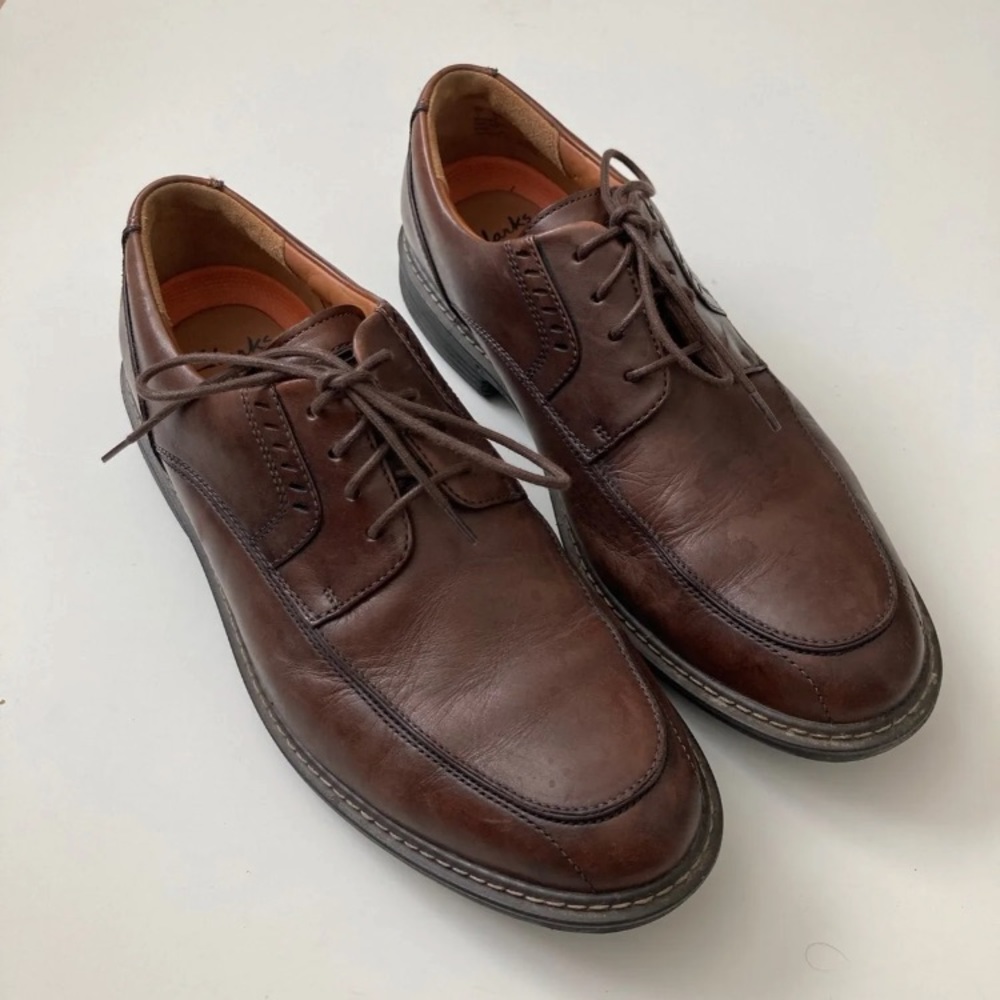 Clark’s men’s brown dress shoes